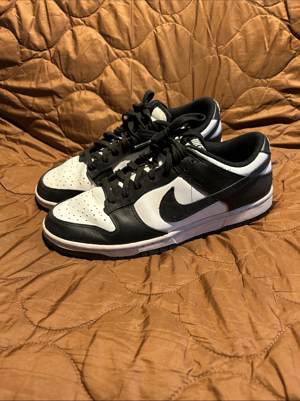 Nike Men’s Black and White Low-Top Sneakers